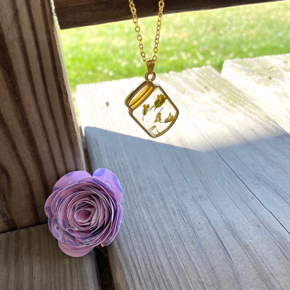 Real Dried Flower Mason Jar Necklace- BEAUTIFUL! - Picture 4 of 6
